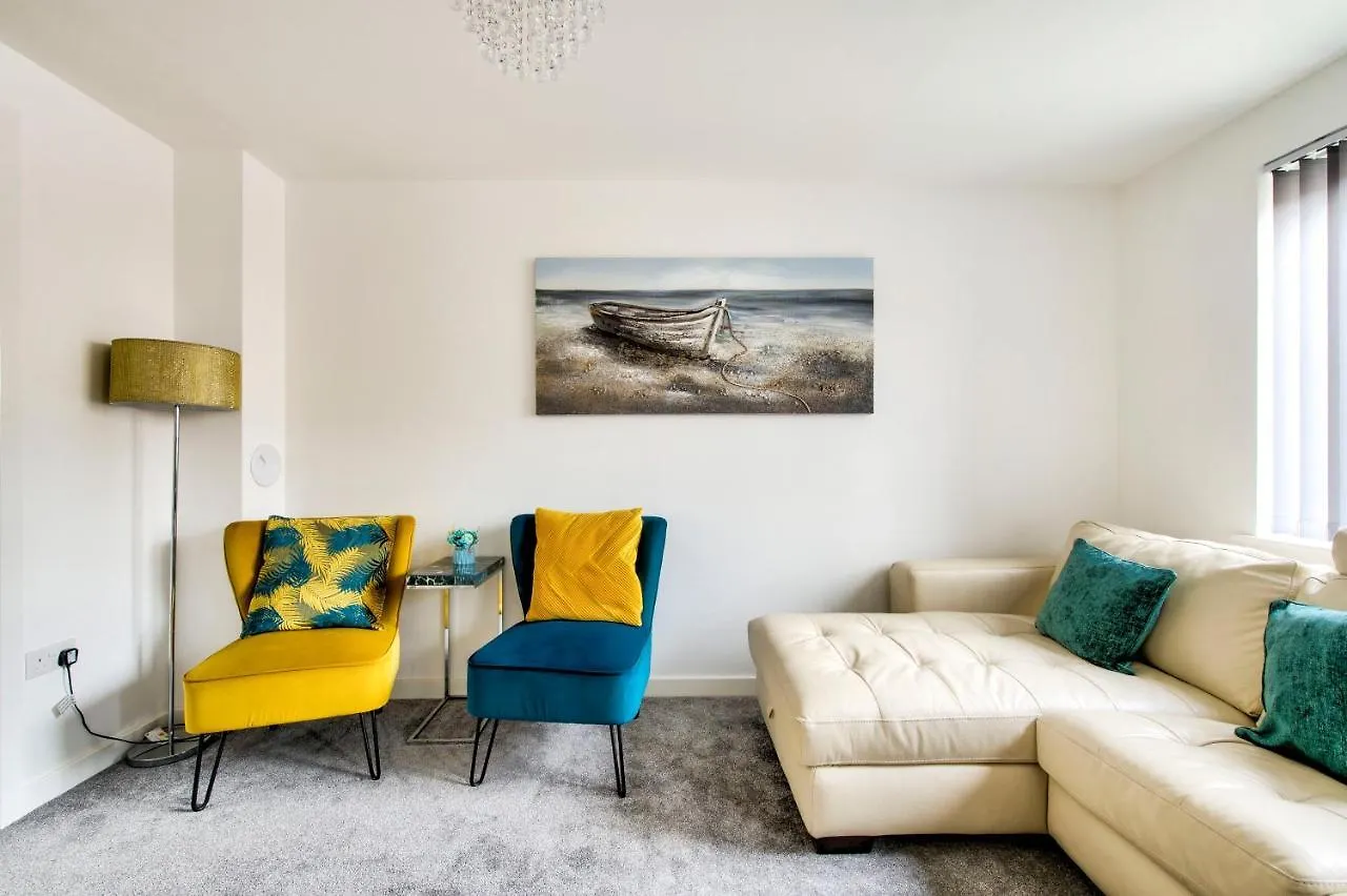 2-Bedroom Holiday Home With Private Garden & Parking Edinburgh