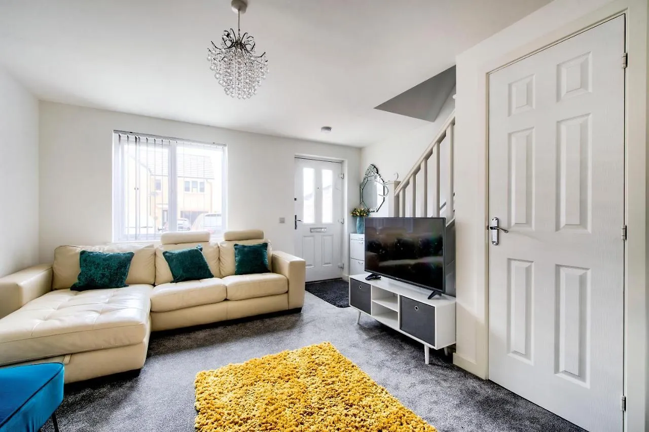 2-Bedroom Holiday Home With Private Garden & Parking Edinburgh
