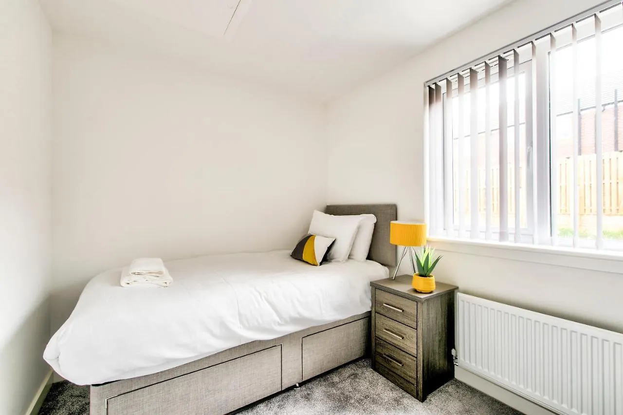 2-Bedroom Holiday Home With Private Garden & Parking Edinburgh 0*,