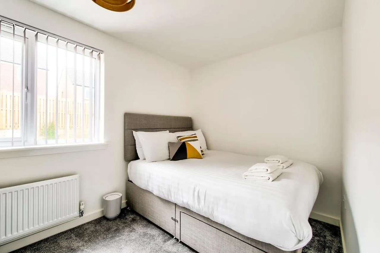 2-Bedroom Holiday Home With Private Garden & Parking Edinburgh