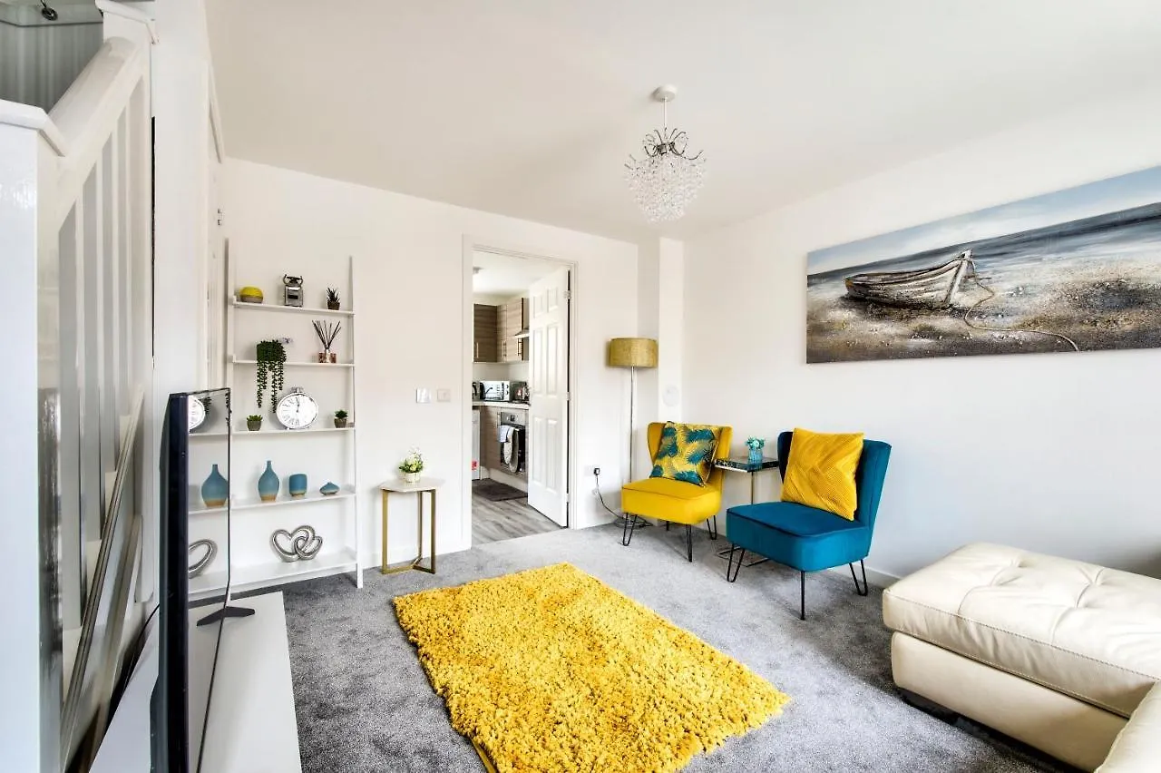 2-Bedroom Holiday Home With Private Garden & Parking Edinburgh
