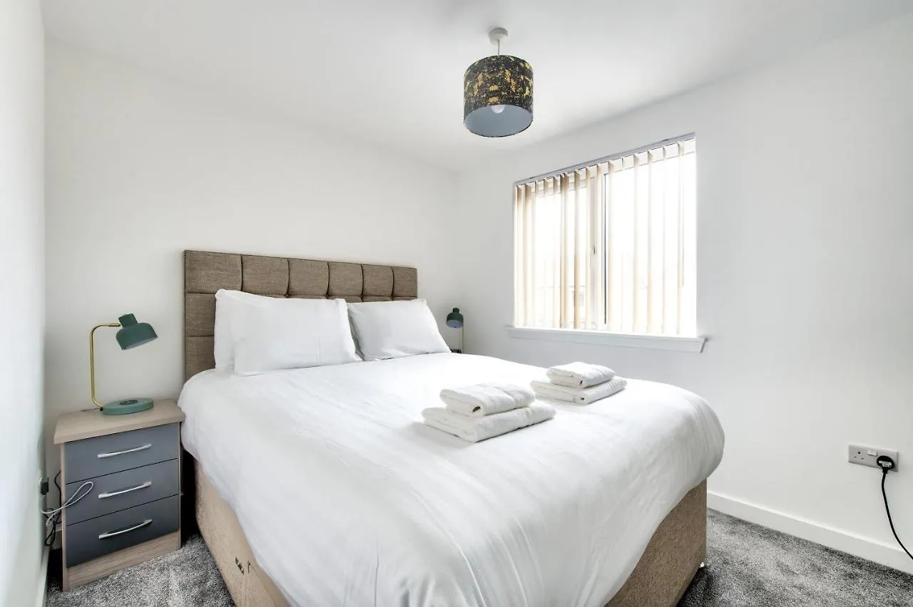 2-Bedroom Holiday Home With Private Garden & Parking Edinburgh