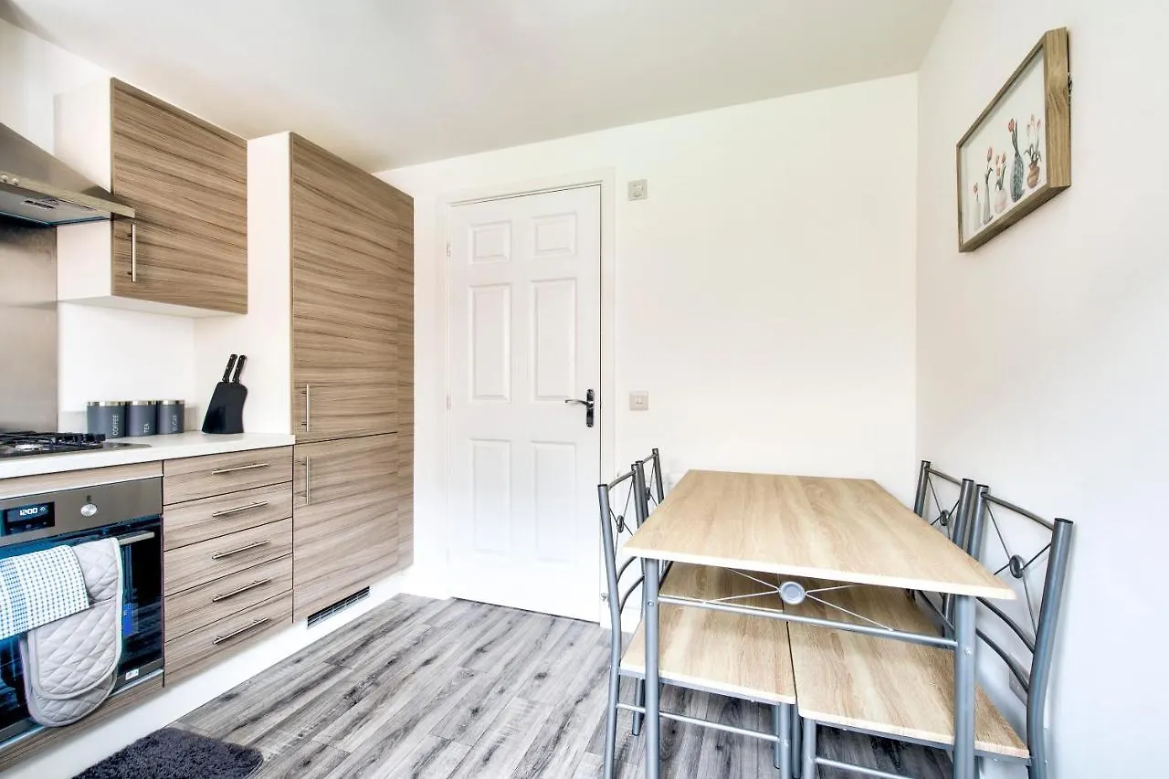 2-Bedroom Holiday Home With Private Garden & Parking Edinburgh