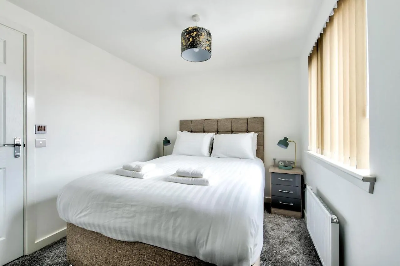 2-Bedroom Holiday Home With Private Garden & Parking Edinburgh 0*,  United Kingdom